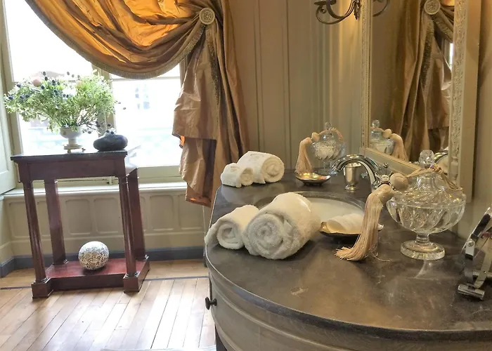 Chateau De Saint Trys Bed & Breakfast