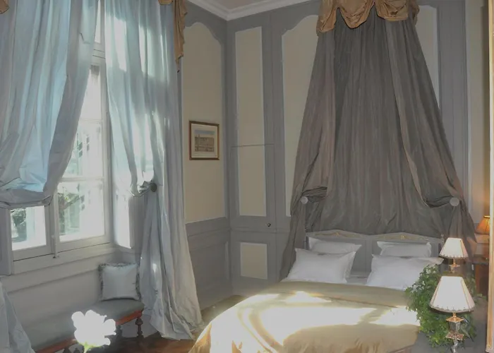 Couette-café Château De Saint Trys *